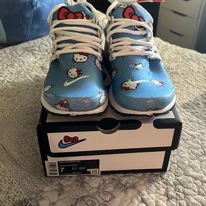 Nike hello kitty sneakers, nike air presto QS,blue and white,size 7 men fits 8 W